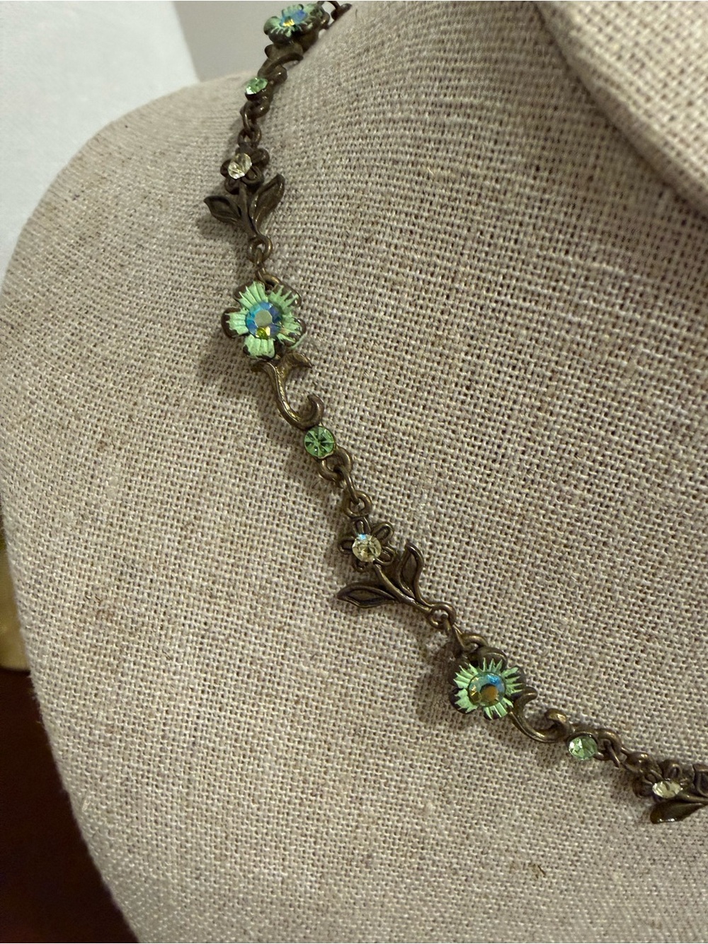 🌿 Signed R Floral Rhinestone Necklace Cottagecore - Picture 2 of 6
